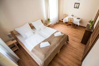 Отели типа «постель и завтрак» Gościniec pod Lubomirem Węglówka Большой двухместный номер с 1 кроватью или 2 отдельными кроватями-1